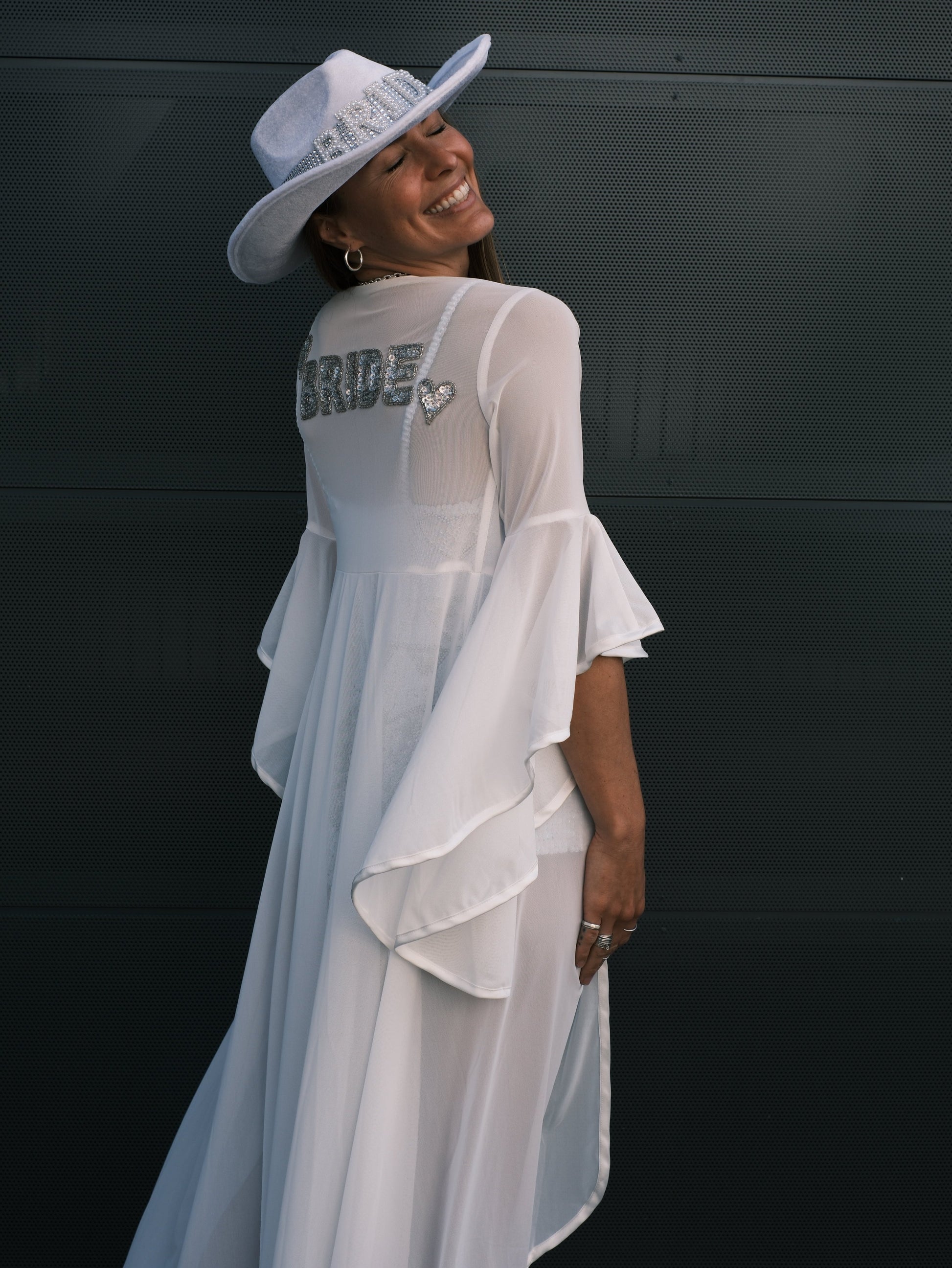 Elegant white bridal kimono, perfect for the bride to wear on the morning of the wedding. Also ideal for hens parties, bachelorette parties, and bridal showers. Soft, chic, and stylish.