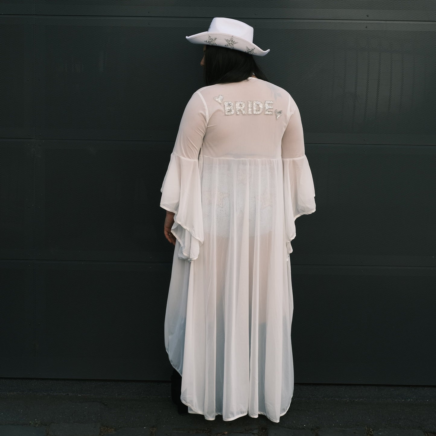 Luxurious white bridal kimono designed for bachelorette parties, hens parties, and bridal showers. Ideal as a bride’s getting-ready gown on the wedding morning. Soft, comfortable, and stylish